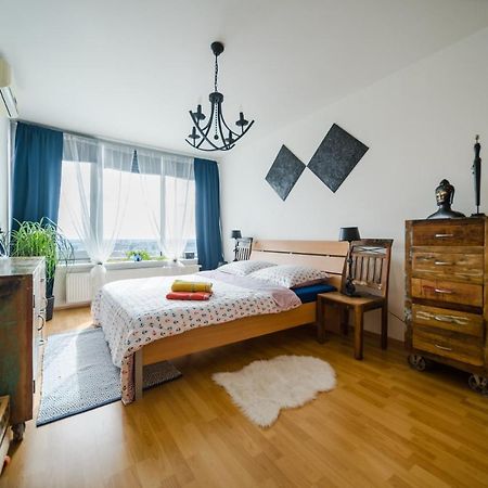 Comfy Condo On The 20Th Floor & Free Parking Pressburg Exterior foto