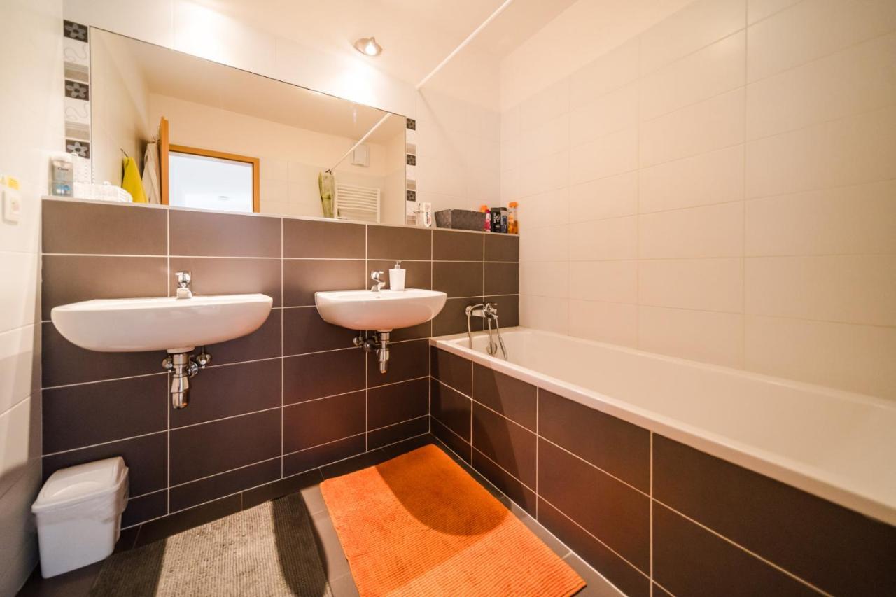 Comfy Condo On The 20Th Floor & Free Parking Pressburg Exterior foto