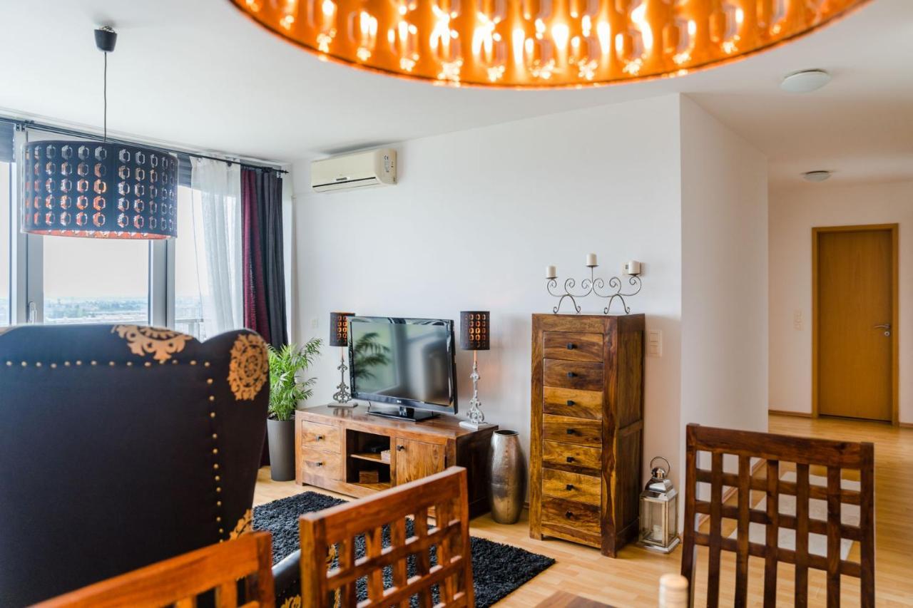 Comfy Condo On The 20Th Floor & Free Parking Pressburg Exterior foto