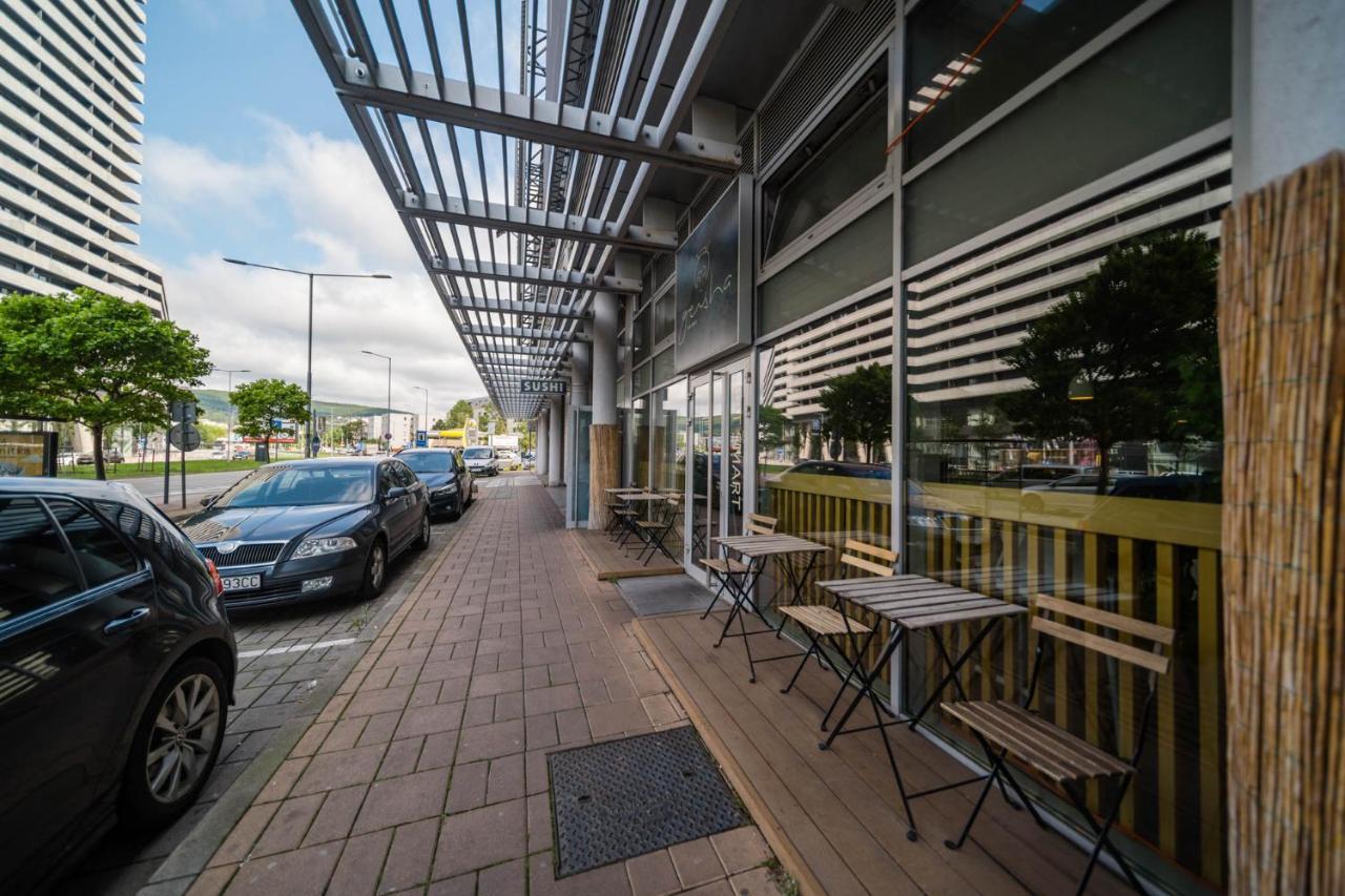 Comfy Condo On The 20Th Floor & Free Parking Pressburg Exterior foto