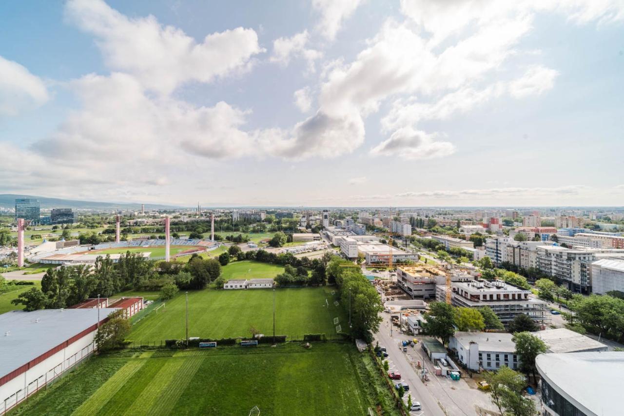 Comfy Condo On The 20Th Floor & Free Parking Pressburg Exterior foto